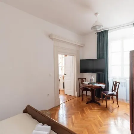 Throne Of 2 Apartment